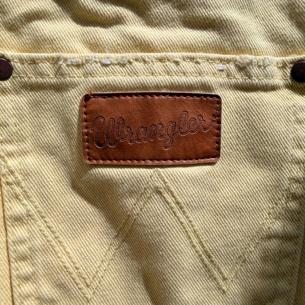 Wrangler Lemon High-Waisted Women's Shorts - Picture 9 of 9